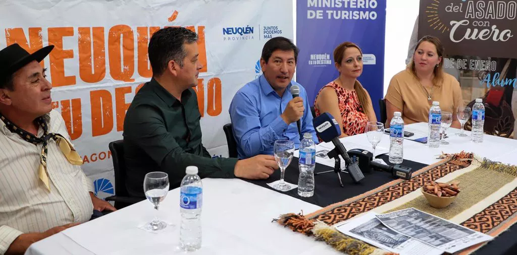 Web...Conferencia-fiesta-provincial-asado-con-cuero-en-Alumine_5983-1024x506
