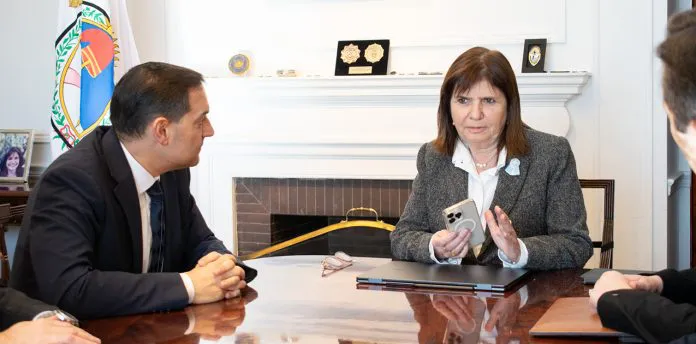 WEB-Reunion_Ministra-Bullrich-12-696x344