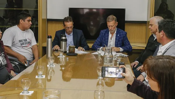 WEB-FIRMA-DE-CONVENVENIO-IVPU-0240-696x392