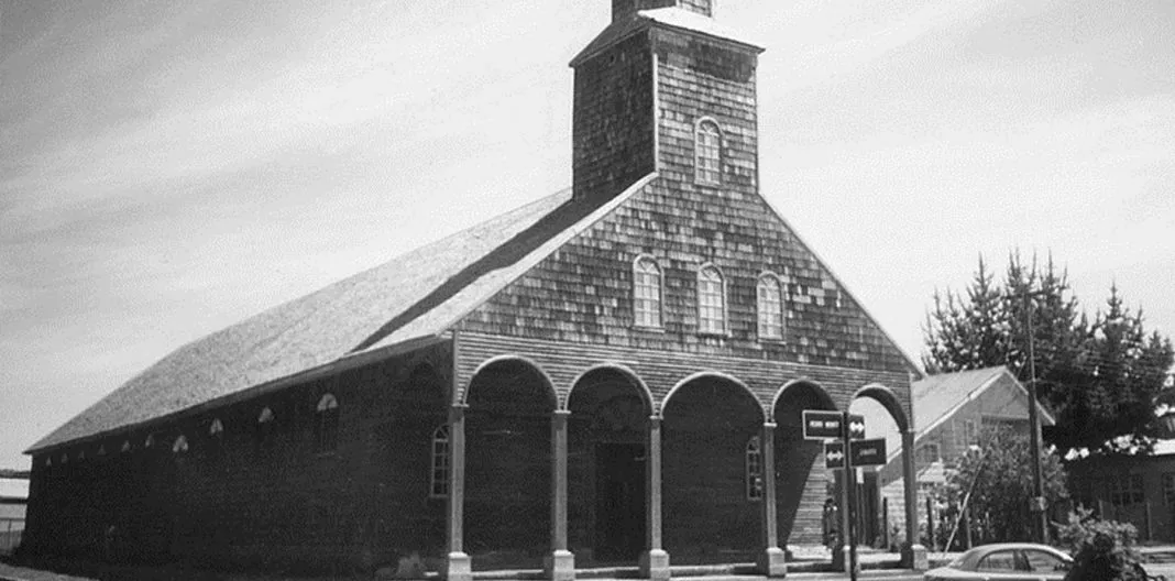 web-iglesia-Achao-01-1068x528