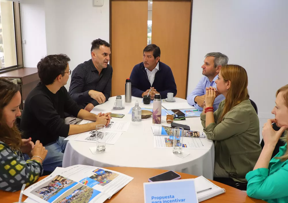 Sandro Badilla reunido con Titi Ricciuto subsecretario de Diversidad_1747