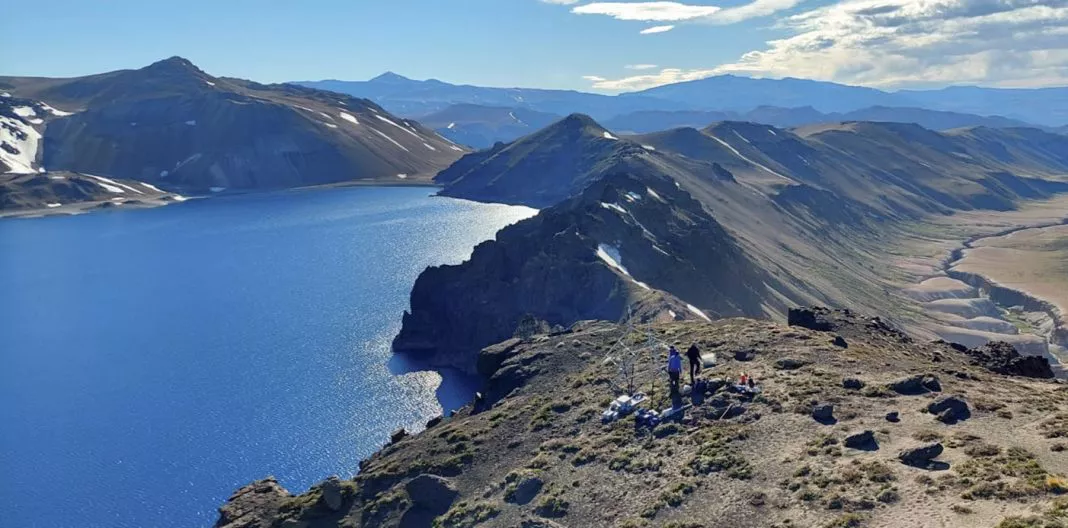 web-Monitoreo-volcánico-Laguna-del-Maule-40-1068x528