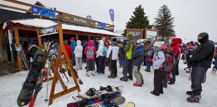 WEB-NEUQUEN.-CERRO-CHAPELCO...-TURISMO_08A7508-1-696x344