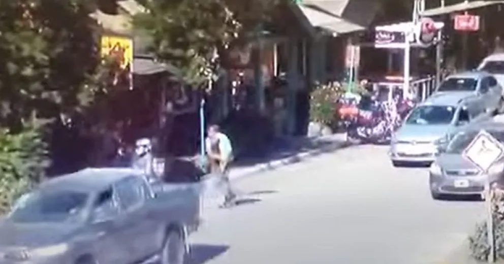 poli agrede a motociclista