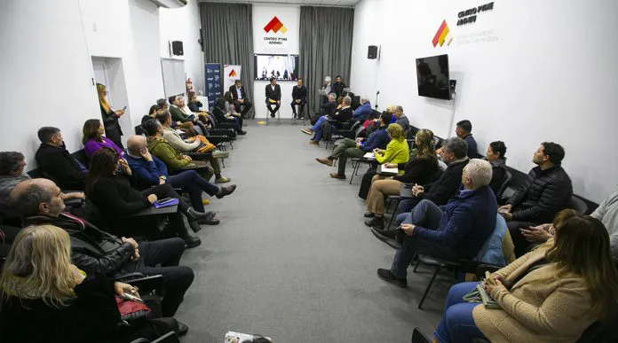 Firma-convenio-Nacion-y-Provincia-PYME-18-696x387