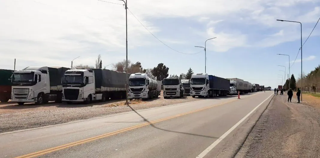 web-Chile-los-camiones-varados-en-Las-Lajas-45-1068x528