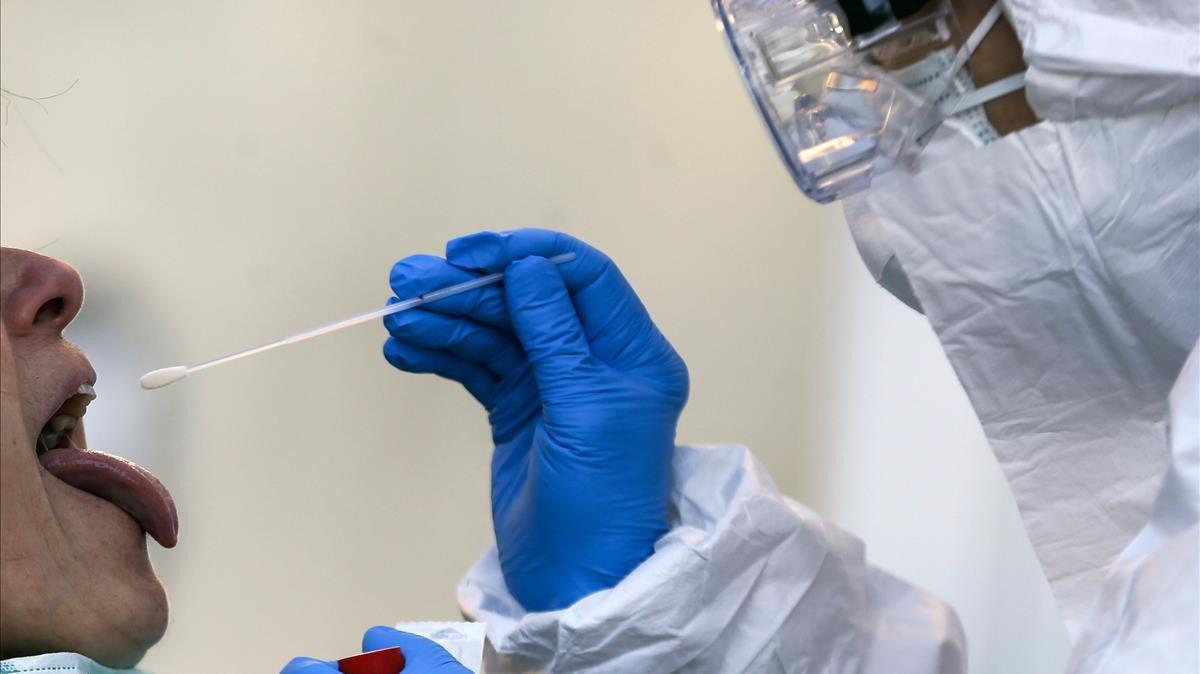 toma-muestras-para-test-coronavirus-1585782691520