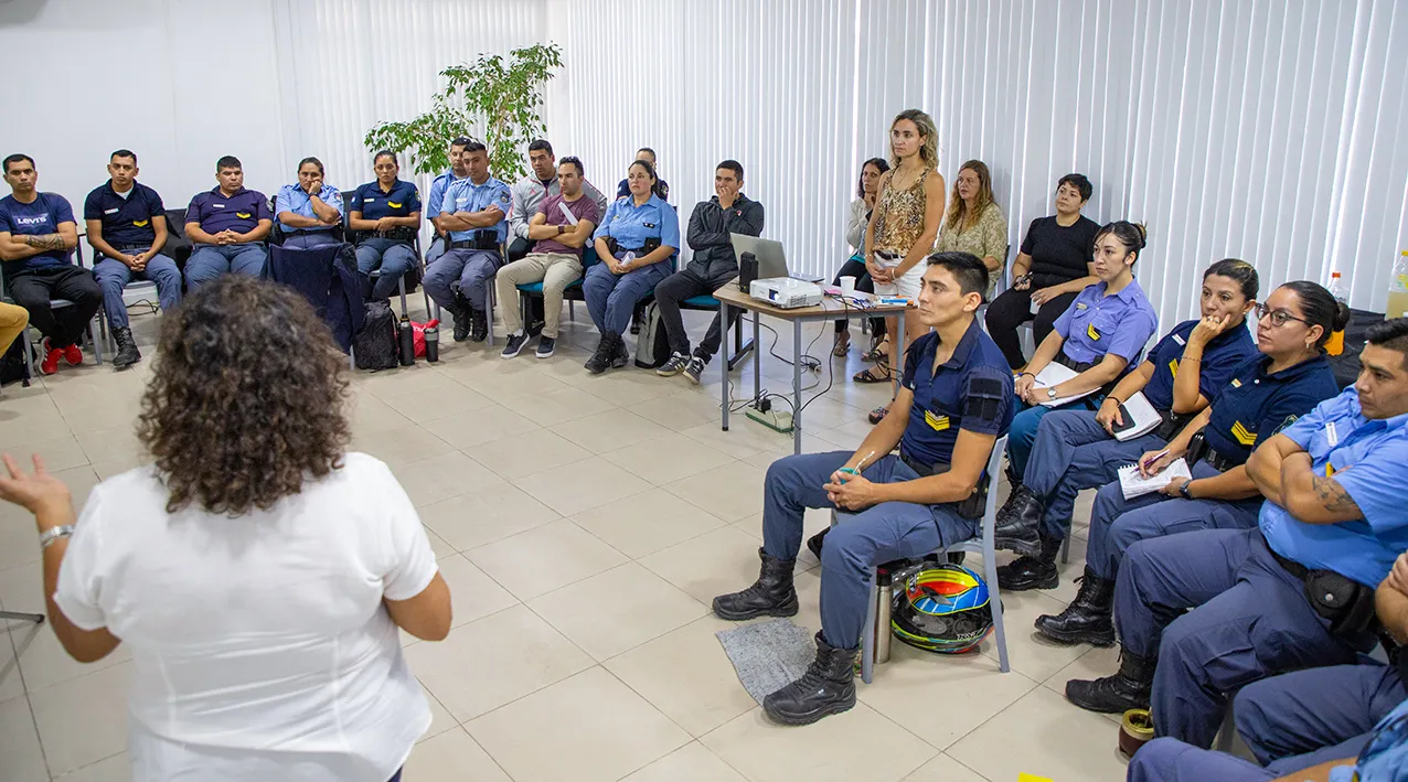 web-Capacitacion-policia-turistica-7996