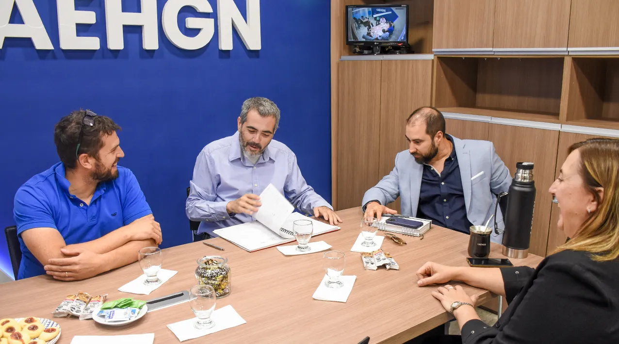 web Gustavo Fernandez Capiet con AEHGN-7180