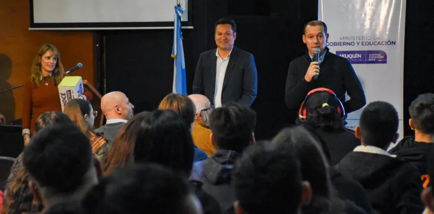 WEB-JUNTO-A-500-ESTUDIANTES-GUTIERREZ-CERRO-LA-SEGUNDA-EDICION-DE-CONOCE-Y-PROYECTATE-1-850x420