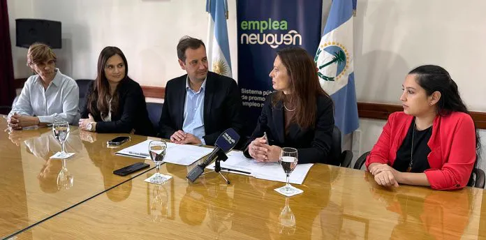WEB-Emplea-Neuquen-incorpora-al-IPES-para-ofrecer-mas-capacitaciones-firma-696x344
