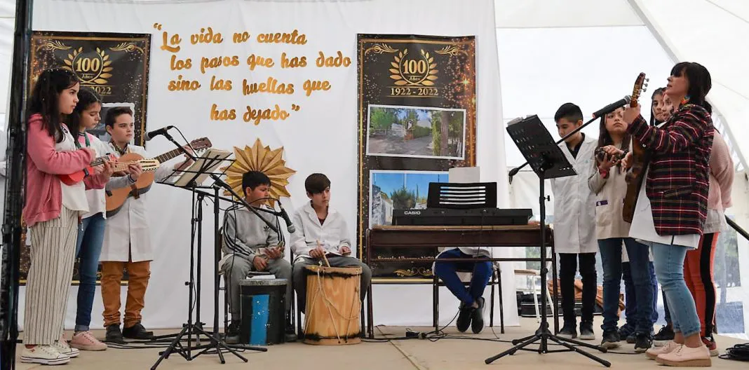 WEB-Escuela-Primaria-70-Naunauco_-1068x528