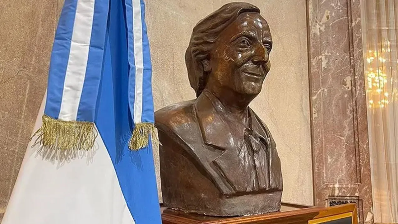 busto-de-nestor-kirchner-en-el-senado-1760012