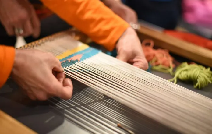 Mujeres-tejedoras-3-696x440