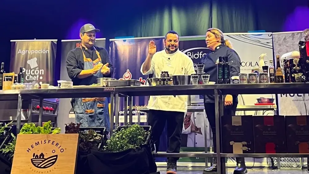 Chef-paricipantes-cocinando-en-vivo