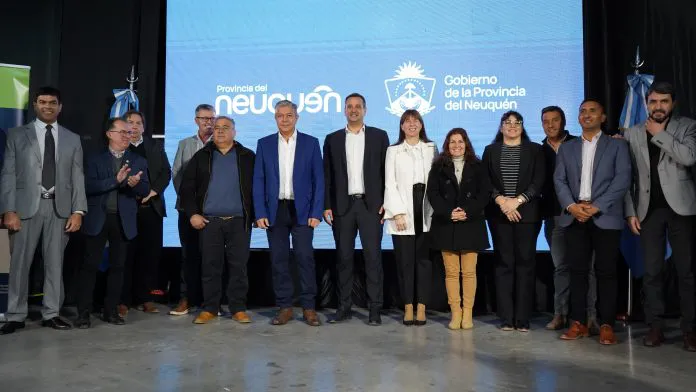 Emplea-Neuquen-16-696x392