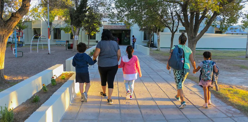 WEB-Con-este-paro-los-que-pierden-son-los-estudiantes-y-sus-familias-1024x506