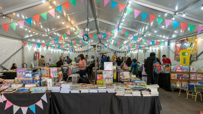 FERIA-DEL-LIBRO-1-696x392