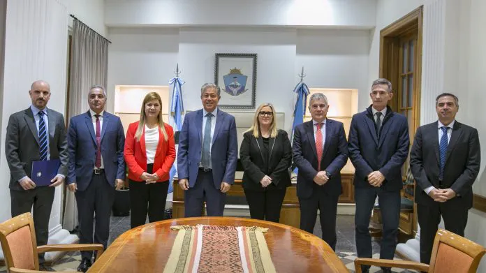 Gobernador-Rolando-Figueroa-con-TSJ_0146-696x391