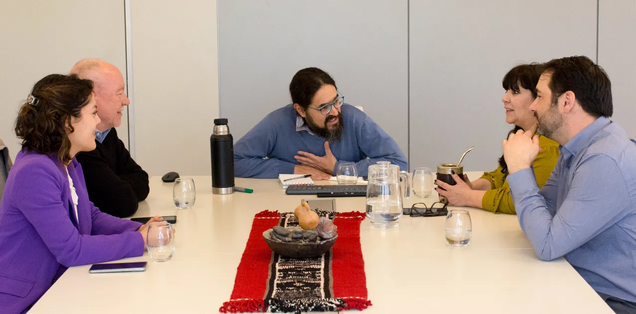 web-Ministra-Sole-Martinez-se-reune-con-Min.-Salud-Martin-Regueiro-autoridades-colegio-de-Psicologos-y-autoridades-de-ISSN-Certificados-2-1