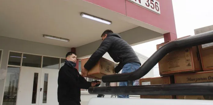 web-Abastecen-de-Alimentos-Neuquinos-a-Escuelas-Publicas-de-Neuquen-56-4-696x344