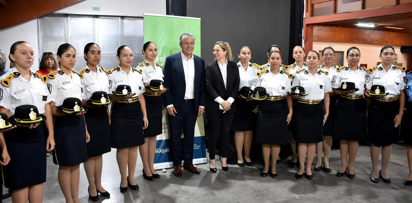 REUNIO-CON-PERSONAL-FEMENINO-DE-FUERZAS-00-1320x652