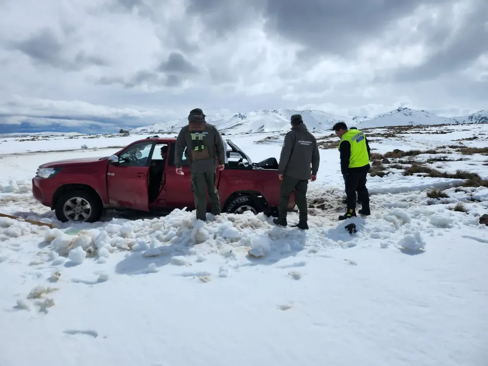 FAMILIA CHILENA VARADA EN LA NIEVE 2