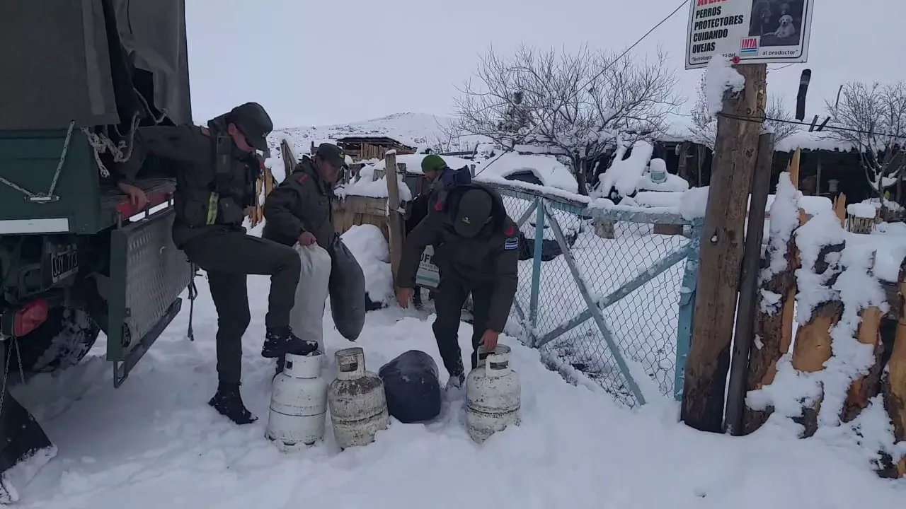 NEUQUEN-ASISTENCIA ANTE INTENSAS NEVADAS (7)