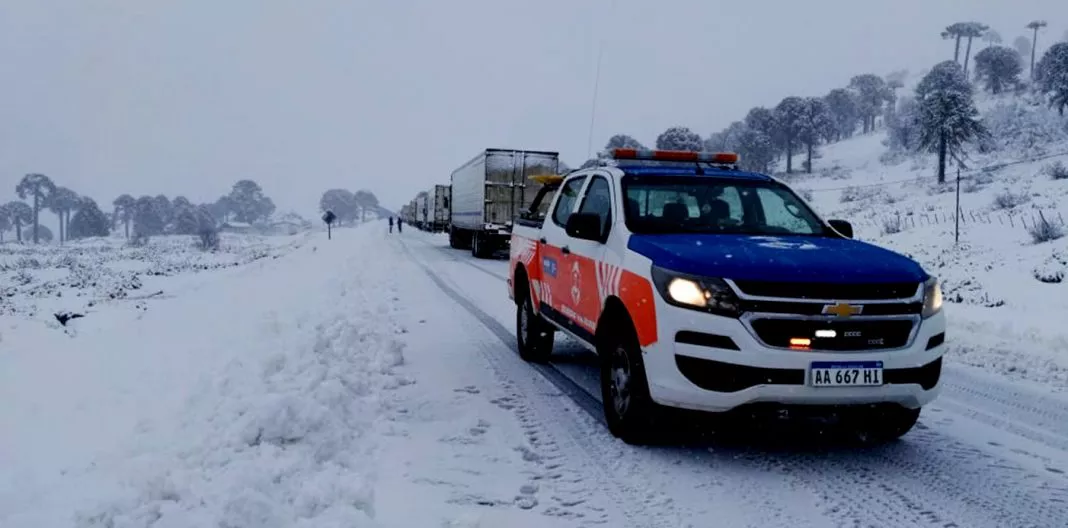 WEB-Seguridad-Vial-monta-operativo-en-toda-la-provinciapor-temporal-de-nieve-2-1068x528