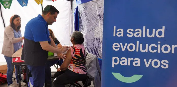 web-Tus-vacunas-tu-derecho-696x344