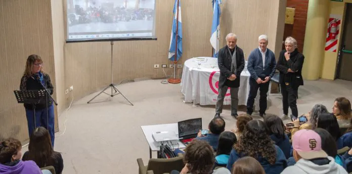 web-Entrega-de-certificados-a-mediadores-estudiantiles-3-696x344