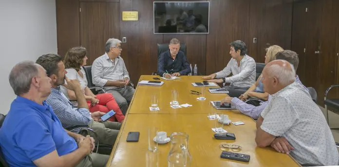 Reunion-Ministerio-de-Infraestructura_8912-696x344