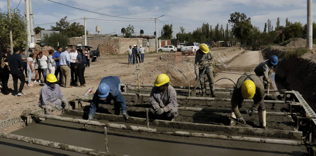 WEB-Gobernador-Rolando-Figueroa-recorre-obra-canal-Pastor-Pluis-6-1320x652