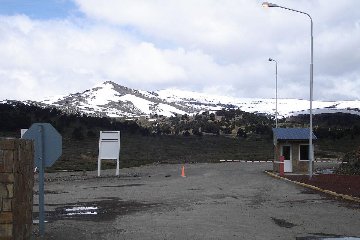 1200px-Paso_de_Pino_Hachado_Chile_-_Argentina