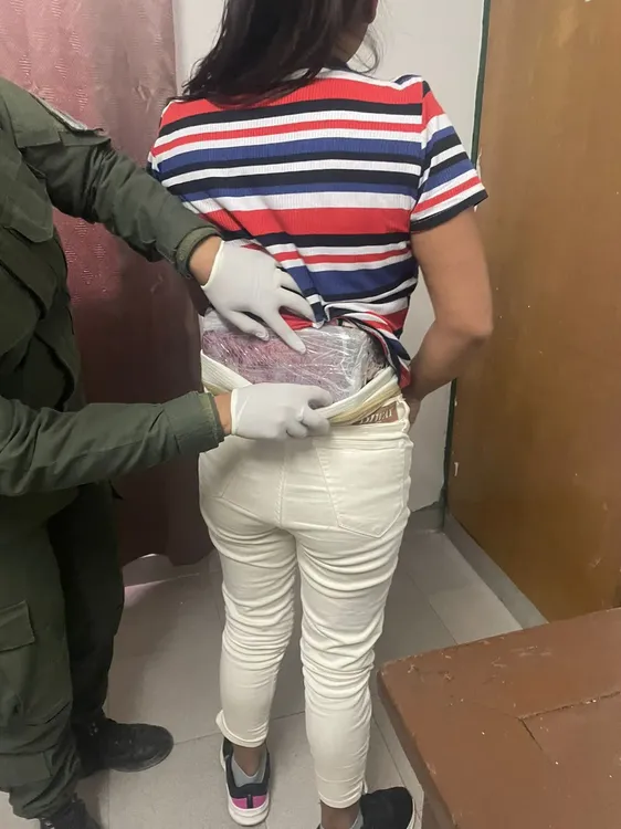 Tucumán 1,114 kg cocaína adosado (1)