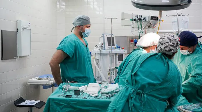 web-Salud-quirofano-2-696x387