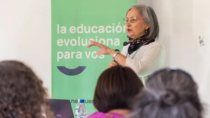 web-Facultad-de-Humanidades-Capacitacion-HACER-ESCUELA-16-696x392