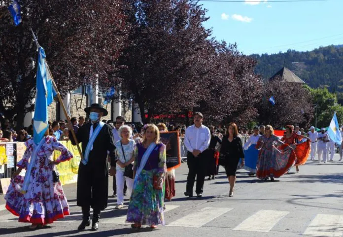 desfile-960x663-1-696x481