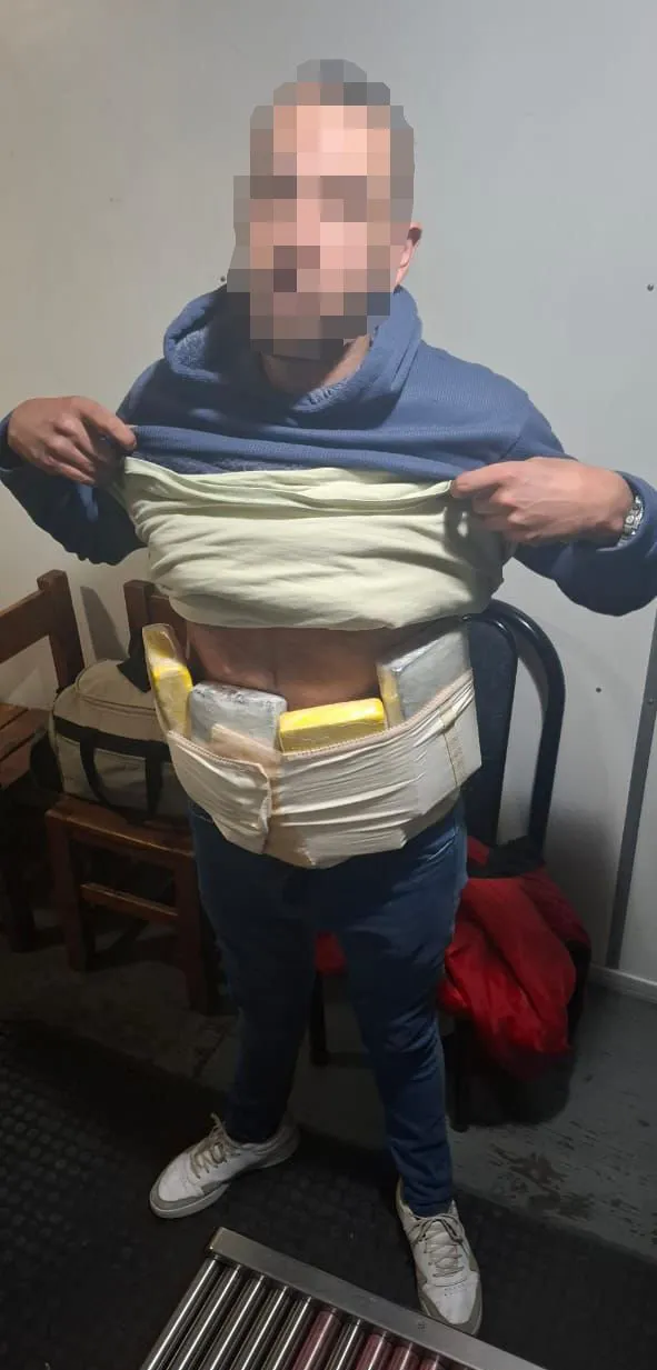 Fue detenido con 4 kilos de cocaína y le allanaron su domicilio   (1)