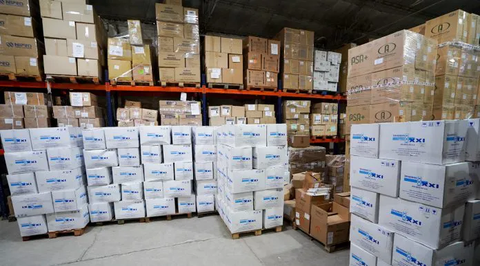 web-Llegaron-insumos-de-esterilizacion-al-Deposito-Central-55-696x387