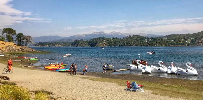 web-Golfo-Azul-en-Villa-Pehuenia-1-696x344