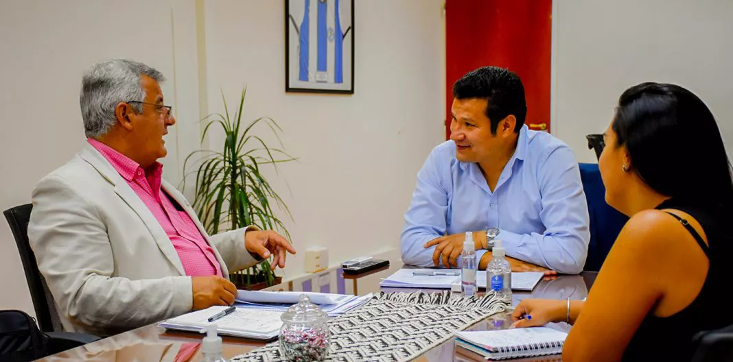 WEB-Osvaldo-Llancafilo-con-Corazini-1068x528