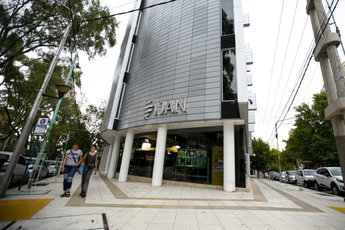 Ijan-4-696x464