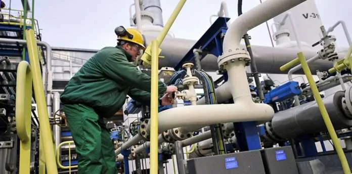 WEB-CRECE-EL-EMPLEO-Nqn-Petróleo-1--696x344