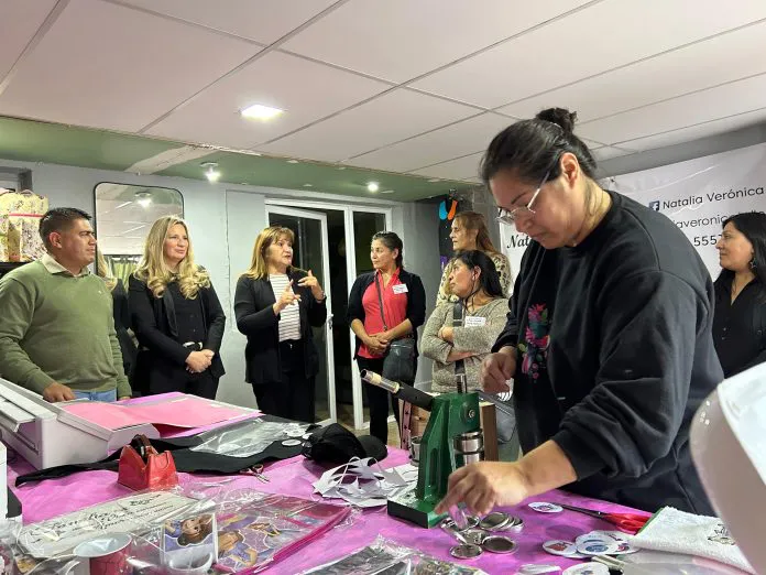Mujeres-Costureras-1-696x522
