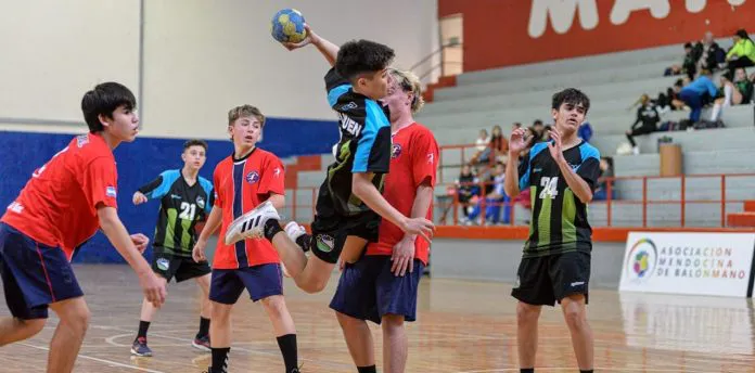 Samuel-Aguirre-Handball-3-696x344