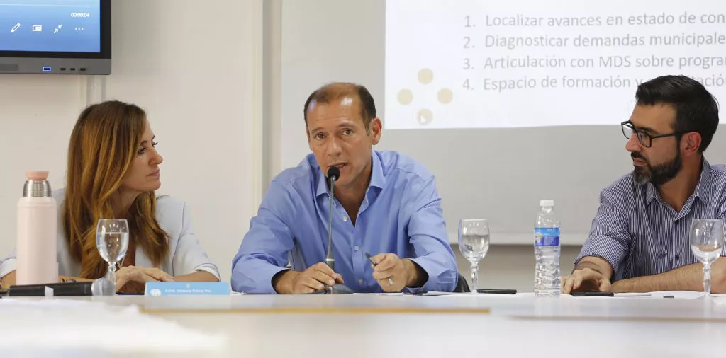 WEB.-Reunion-en-la-unco-con-tolosa-paz-e-intendentes-9077-1024x506